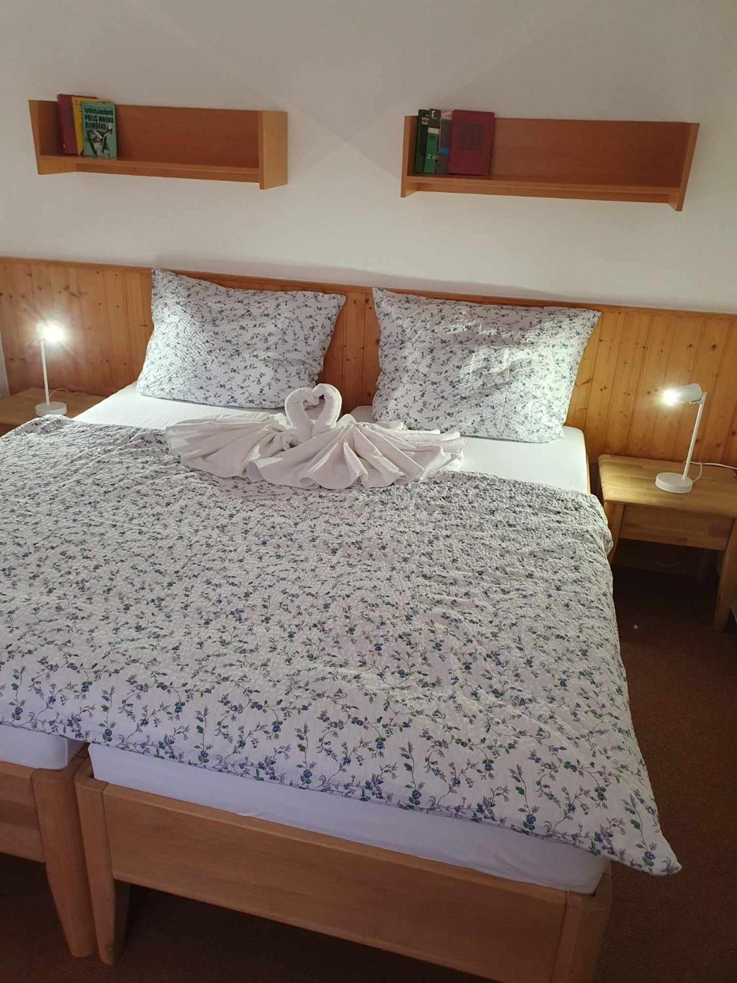 Hotel A Penzion Pegas Vlachovice Eksteriør bilde